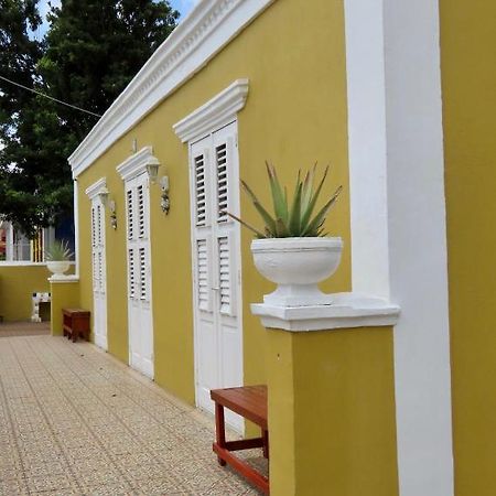 Historic Building The Palm Backyard Studio-Apartment Willemstad, Curacao Feel Home Away From Home Экстерьер фото