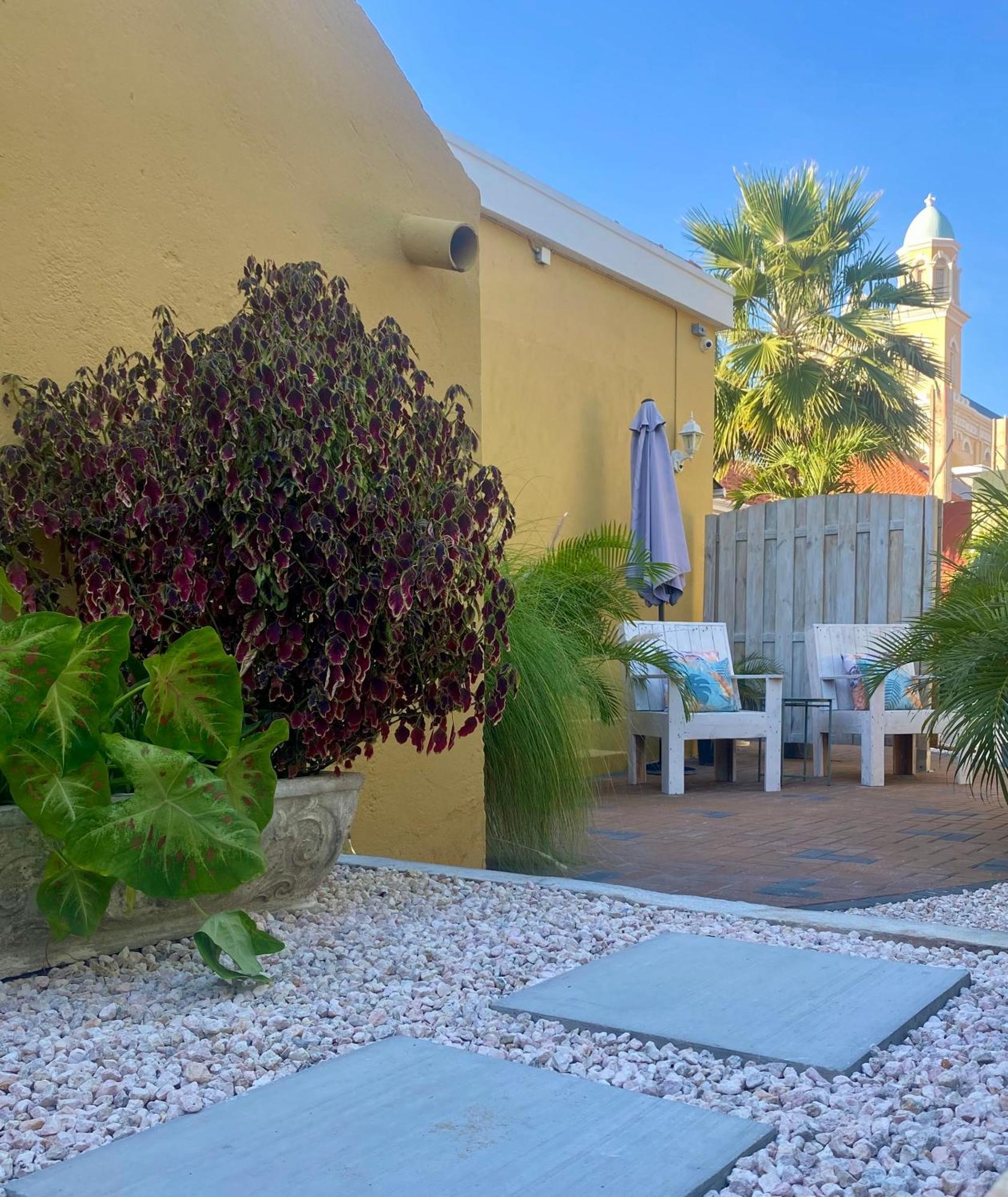 Historic Building The Palm Backyard Studio-Apartment Willemstad, Curacao Feel Home Away From Home Экстерьер фото